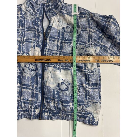 Vintage Out Brook L Silk Bomber Jacket White Blue Floral Fashion Model Shoulder - Picture 4 of 5